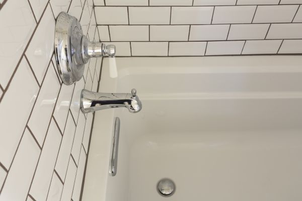 West Des Moines Bathtub Refinishing